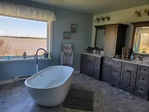 Bay Of Fundy Breeze ~  Ocean Front Home - Image 4