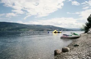 Peaceful Lake View Cottage, La Casa Resort, Okanagan Lake - Image 4