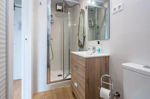 AO-6 Refurbished apartment in community with pool - Image 4