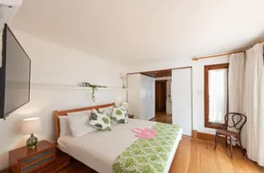 Luxury 2 bed villa close to beach. - Image 4
