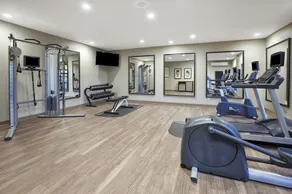 Udstyret suite nær University of Missouri | Fitnesscenter + Gratis daglig morgenmad - Image 2