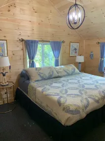 Waterfront Lakefront Cottage, Sleeps 6. Parking. - Image 3