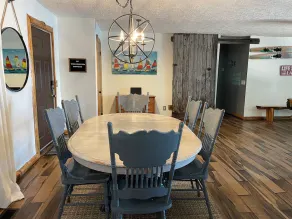 Charming Retreat that offers a peaceful and relaxing setting - Image 4