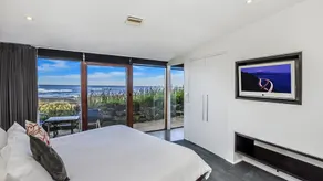 Hearns Beachside Villa 3 - Image 5