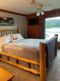 Secluded lakeside  Cottage in the heart of National Forest- down UP back roads.  - Image 3
