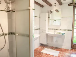 Authentic gîte on estate with swimming pool - Image 3