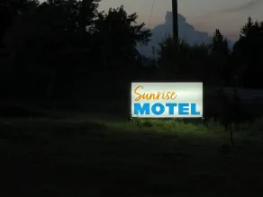 Sunrise Motel - Image 4