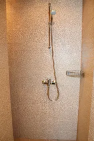 Blom Airport Apartment - Image 4