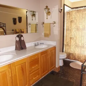 Beautiful Riverside Getaway - Image 3