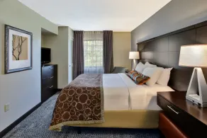 King Suite | Perfect for Business Travelers - Image 4