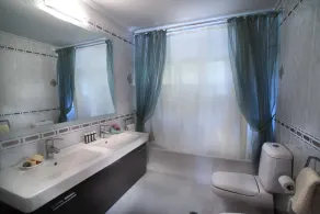 Villa Corina near the Airport - Image 3