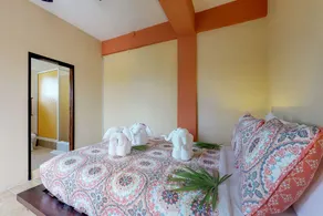 Charming apartment w/ amazing rooftop view, WiFi & partial AC - walk everywhere - Image 4