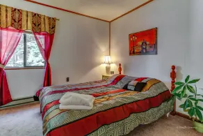 Beautiful Red Chalet with  Hot-Tub and Sauna in Poconos - Image 2