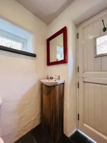 Shepherd’s Hut, stylish, romantic, great location. Pembrokeshire National Park. - Image 5