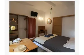 Petit mazet niché au pied du château - Image 2