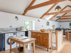 SWALLOWS BARN, character holiday cottage, with a garden in Dartmouth - Image 3