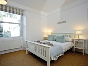 4 bedroom accommodation in Fowey - Image 5