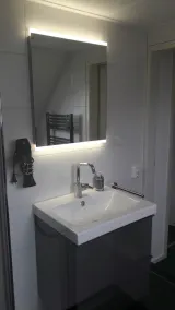Maison meublée moderne pour 6 personnes, au bord de l'eau - WiFi !! - Image 2