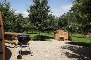 Wild Luxury Buttercup Glamping Pod with WoodFired Hot Tub in quiet rural setting - Image 4