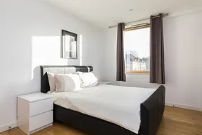 Stunning 2 bed | 2 bathroom apartment moments from East Croydon station - Image 2