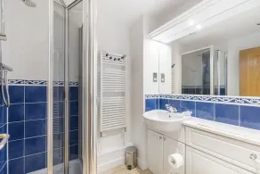 GuestReady - Relaxing Ensuite Room with Balcony - Image 2