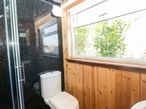 BLACKBRAE CABIN, romantic, luxury holiday cottage in Coatbridge - Image 4