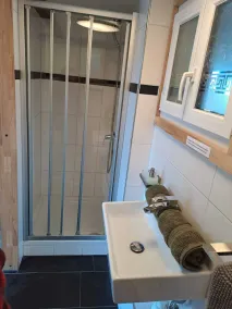 Spektakulær udsigt over søen.   Fuldt udstyret til din ferie behov. 6 sovepladser - Image 5