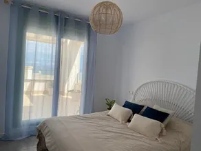 Beachfront apartment with large terrace - Image 5