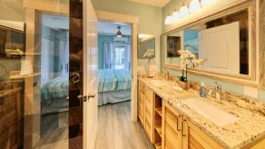Ground Floor Lakefront Resort, Private Dock, Heated Pool & Spa, Close to Beach - Image 4
