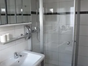 Chambre Triple Douche / WC / Balcon - Winzerhaus Haas-Lenz - Image 2