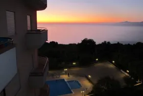 Moderne Wohnung mit herrlichem Meerblick und Pool. - Image 4