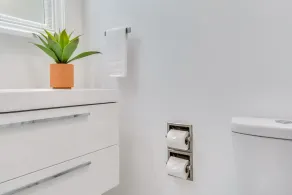 Spacious 2 bedroom condo - Image 3