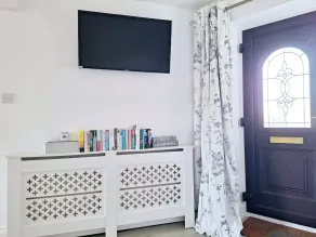 Luxurious Entire Studio in Axminster Suitable for - Image 3
