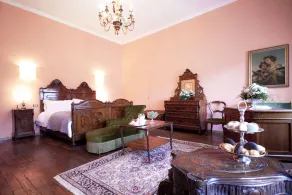 Historic Villa/Classic Food & Wine retreat with Swimming Pool Wifi a/c parking - Image 2