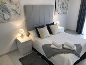 Pool, jacuzzi, poolbord, bordtennis, 3 minutter i bil til havn, gå til butikker - Image 5