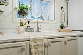 Cheerful & cozy 3 Bedroom Cottage w/Hot tub - Image 5