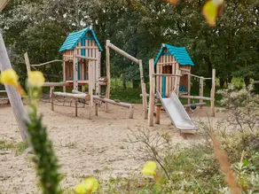 Chalet avec piscine, jardin et terrasse - Image 3