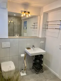 Fantastic fenced semi-detached house close to the beach - Image 3