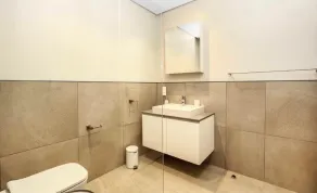 Remarkable 2-bed Apartment in Johannesburg - Image 3