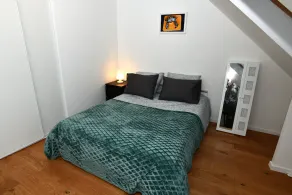 La maison penchée avec jacuzzi privé - Image 4