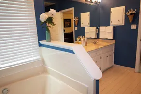 Cheerful 4-bedroom residential home  - Image 5