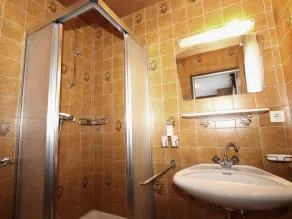 Holiday home with balcony and ski storage - Image 4