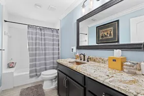 Spacious oasis in the city. Gainesville. Great backyard. 4 Bedrooms 3 baths. - Image 4