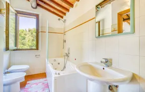 5 Bedroom Stunning Home In Scansano - Image 4