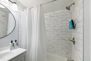 Cozy newly remodeled home close to major amenities  in Connecticut a - Image 3