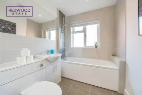 Central Gem by Festival Place | Netflix, Free Parking, WiFi - Image 2