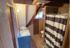 Innsbrook Falls Hideaway - Roomy lakefront Chalet w/ spacious deck & firepit - Image 2