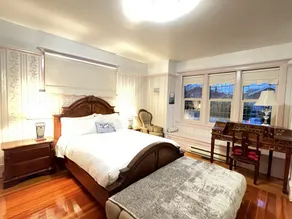 Parlor Suite in Heritage Manor, Fairfield, near DT - Image 5