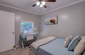 Lakefront Cabin - Image 4