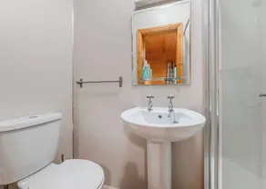 4 bedroom accommodation in Ellesmere - Image 3